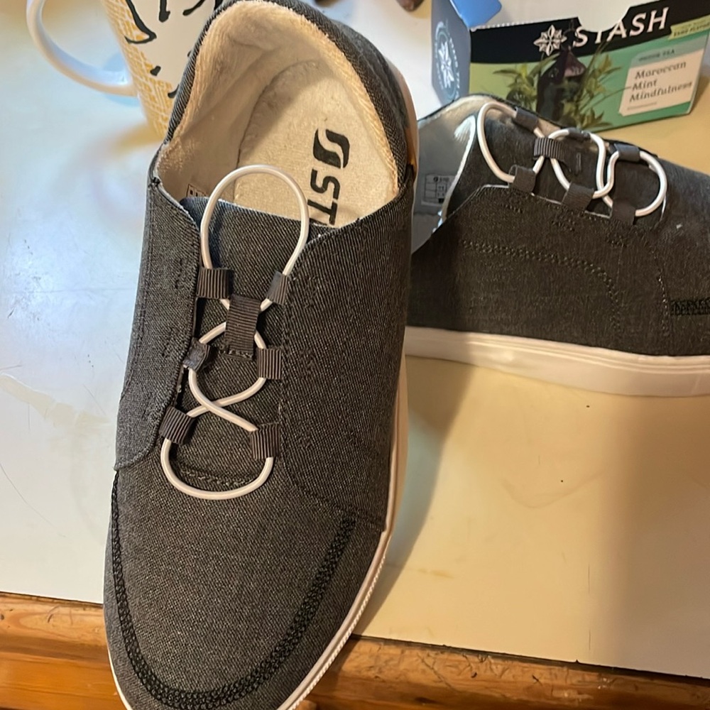 STQ size women’s 9 1/2